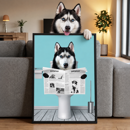 Personalisiertes Poster mit einem Hund, der auf einer Toilette sitzt und eine Zeitung liest. Rahmen in Schwarz.