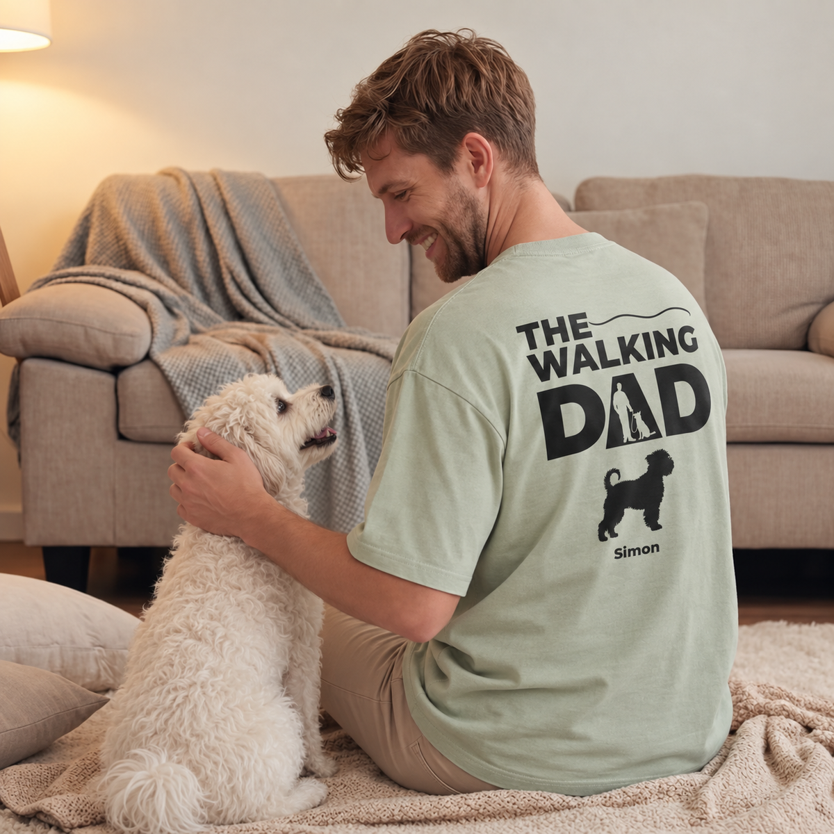 Personalisierter T-Shirt in mintgrün mit dem Aufdruck "The Walking Dad" und Hundemotiv auf der Rückseite.