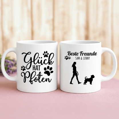 Personalisierte weiße Tasse mit zwei Designs, Aufschrift und Tiermotiven auf beiden Seiten.