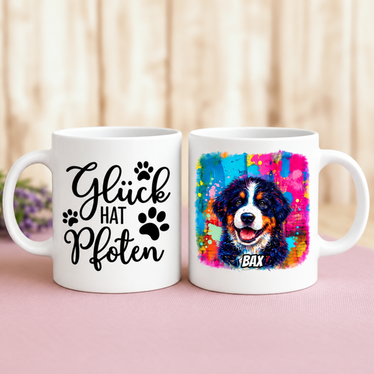 Personalisierte Tasse mit Graffiti-Design und glücklichem Hundemotiv auf der Vorderseite.