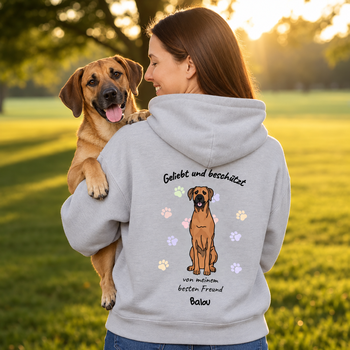 Grau melierter Hoodie mit Hundemotiv und Aufschrift "Geliebt und beschützt von meinem besten Freund Balou".