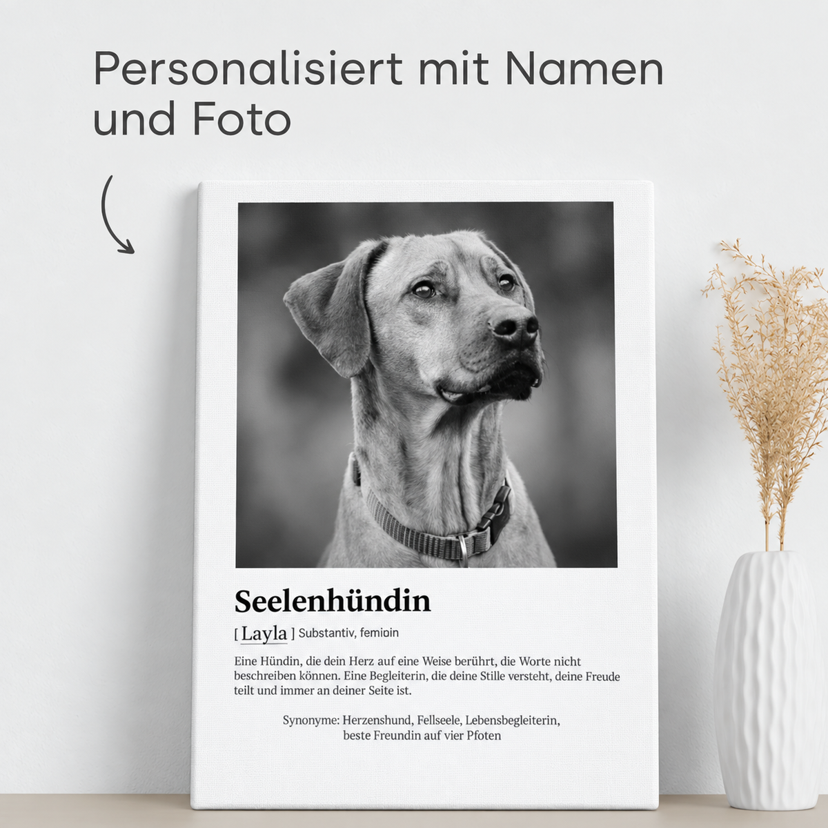 Personalisierte Leinwand mit Foto eines Hundes und Definition „Seelenhündin“ in Schwarz-Weiß.