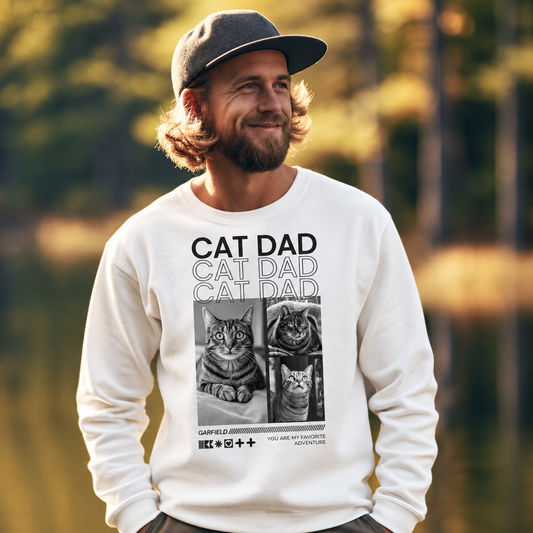 Weißes Sweatshirt mit dem Aufdruck "Cat Dad" und Fotos von Katzen.