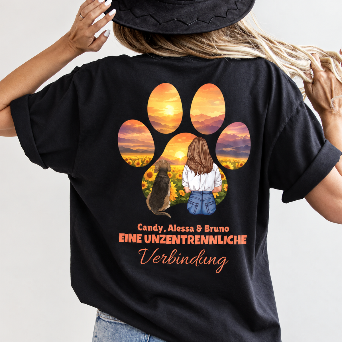 Schwarzes T-Shirt mit bedrucktem Rücken, Motiv einer Frau mit Hund vor Sonnenuntergang und Schriftzug.