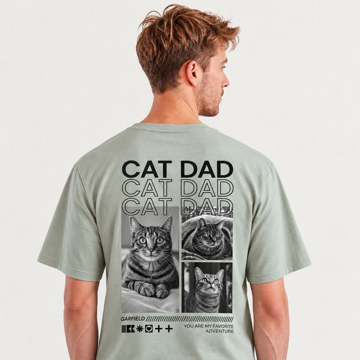 Personalisiertes T-Shirt in Olivgrün mit Katzenmotiven und dem Aufdruck "CAT DAD" auf der Rückseite.