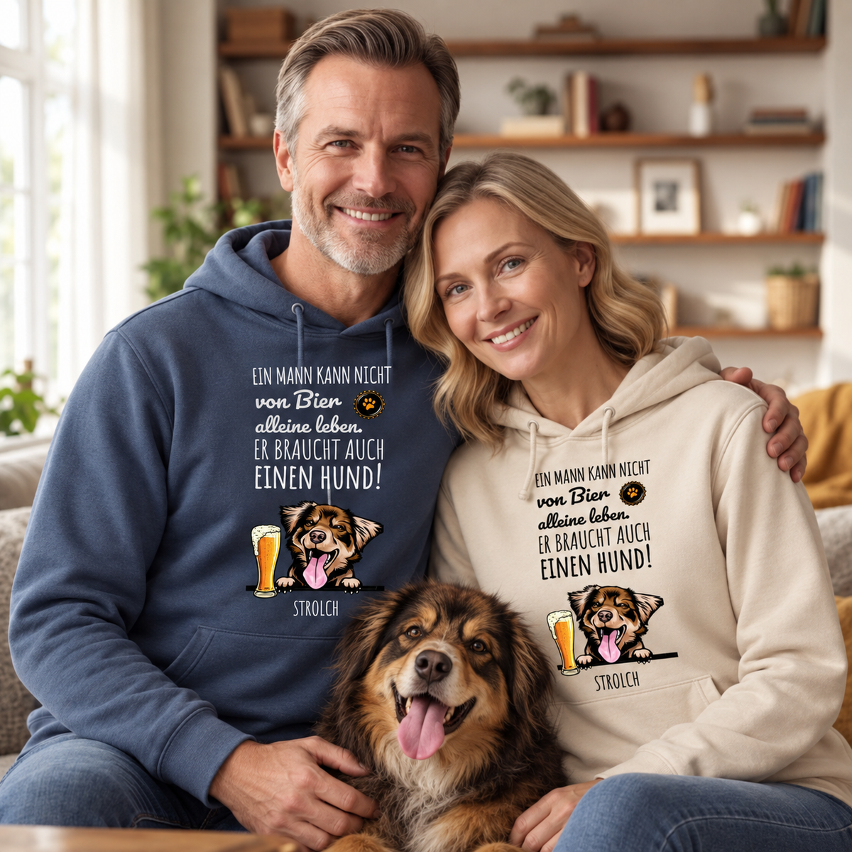 Paar in personalisierten Hoodies mit Hund, einer in blau, einer in beige, beide mit lustigem Textmotiv.