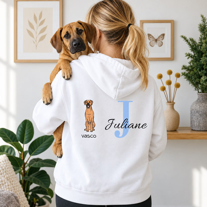 Weißer Hoodie mit personalisierter Initiale „J“ und Hundedesign, optimal für individuellen Stil.