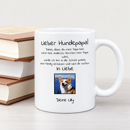 Personalisierte weiße Tasse mit Text für Hundepapa und Foto eines Hundes.