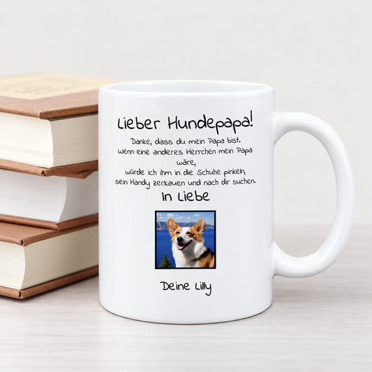 Personalisierte weiße Tasse mit Text für Hundepapa und Foto eines Hundes.