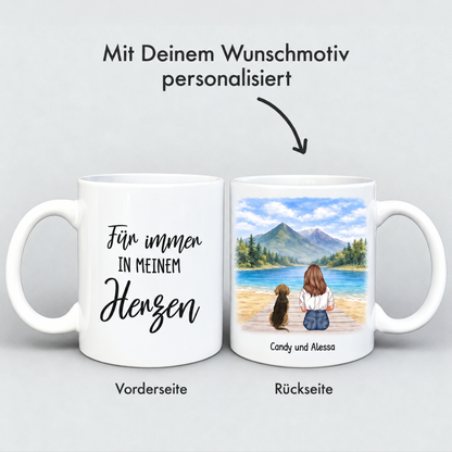 Personalisierte weiße Tasse mit Schriftzug und Illustration einer Person mit Hund am See.