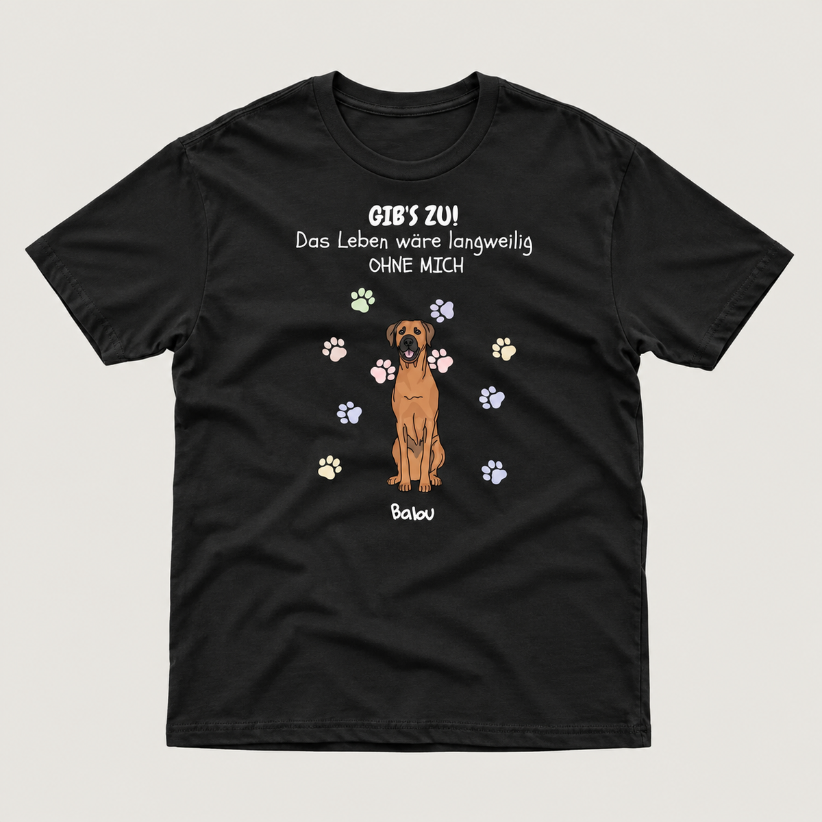 Schwarzes T-Shirt mit Hundemotiv und Text, personalisiert mit dem Namen "Balu".