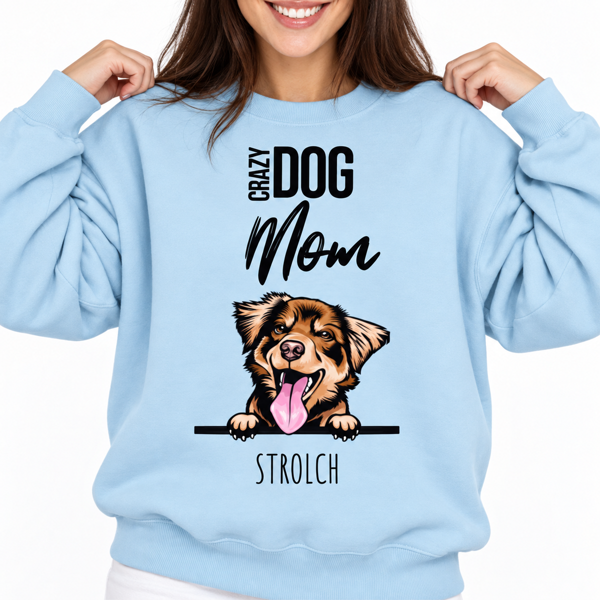 Hellblaues Sweatshirt mit Hundemotiv und Aufdruck „Crazy Dog Mom“. Ideal für Haustiereltern.