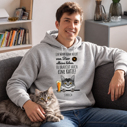 Personalisiert grauer Hoodie mit Katzen- und Bierdesign sowie Text. Trägt einen Mann mit einer Katze auf dem Schoß.