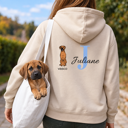 Beige Hoodie mit personalisierter Initiale „J“ und Hundemotiv, ideal für Tierliebhaber.