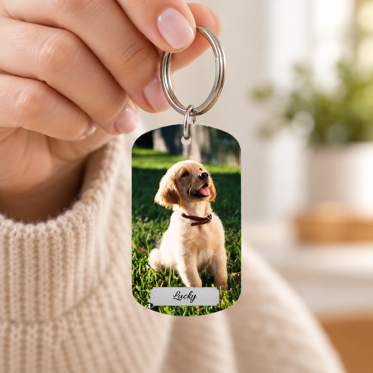 Personalisierter Schlüsselanhänger mit Foto eines Hundes und dem Namen "Lucky". Metallring und Kunststoffplatte.