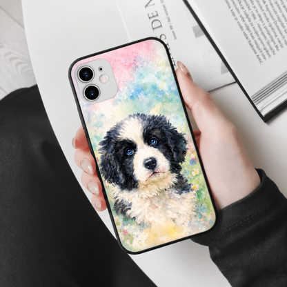 Handyhülle mit Aquarellmotiv eines Hundes, in bunten Farben und aus flexiblem Material.