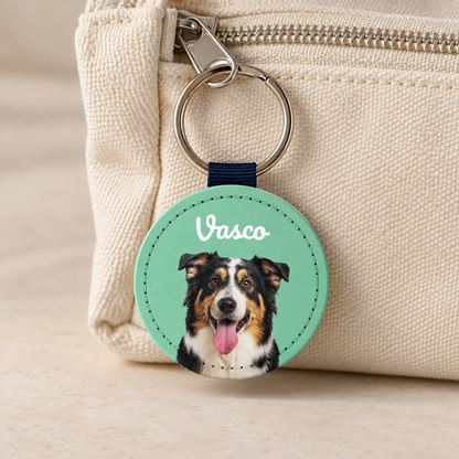 Personalisierter Schlüsselanhänger mit Haustierportrait eines Hundes, grüne und schwarze Farben, Zusatzname "Vasco".