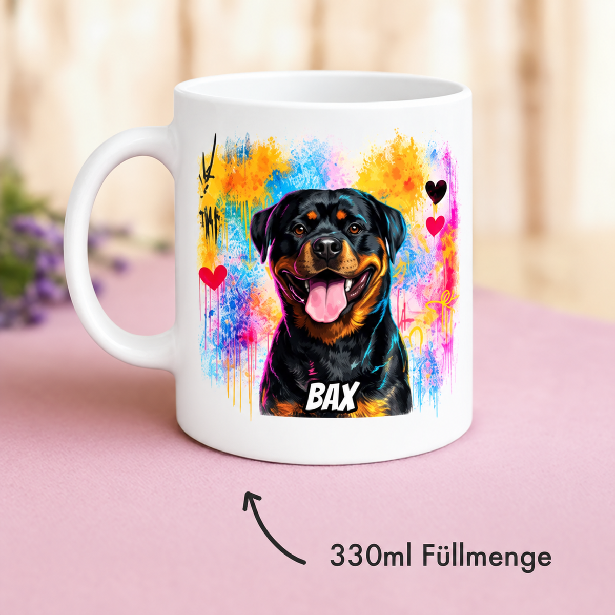 Personalisierte Tasse mit farbigem Graffiti-Motiv eines Rottweilers, 330 ml Füllmenge.