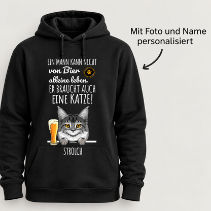 Schwarzer Hoodie mit Katzen- und Bier-Motiv sowie personalisierbarem Text.
