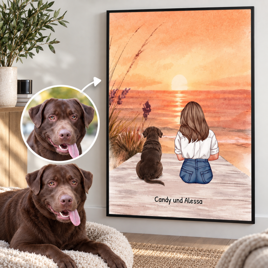 Personalisierte Wandkunst mit einer Frau und ihrem Hund am Meer bei Sonnenuntergang.