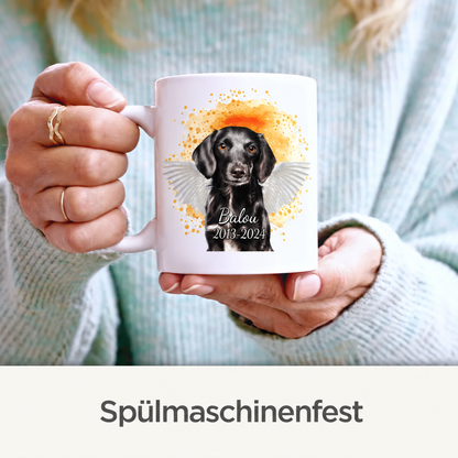 Personalisierte weiße Tasse mit einem Haustierportrait eines Hundes und dem Namen Balou 2013-2024.