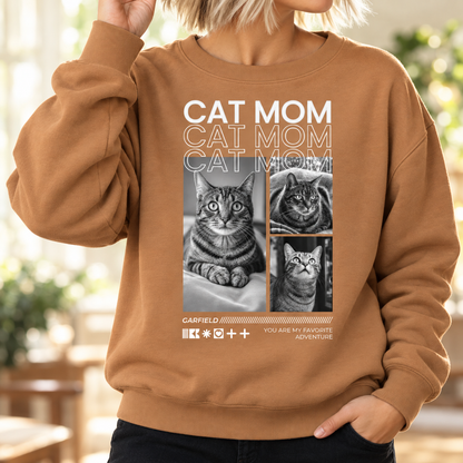Braunes Sweatshirt mit Aufdruck "Cat Mom" und Fotos von Katzen.