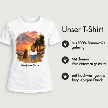 Weißes T-Shirt aus 100% Baumwolle mit personalisierbarem Druck einer Person und Hund bei Sonnenuntergang.