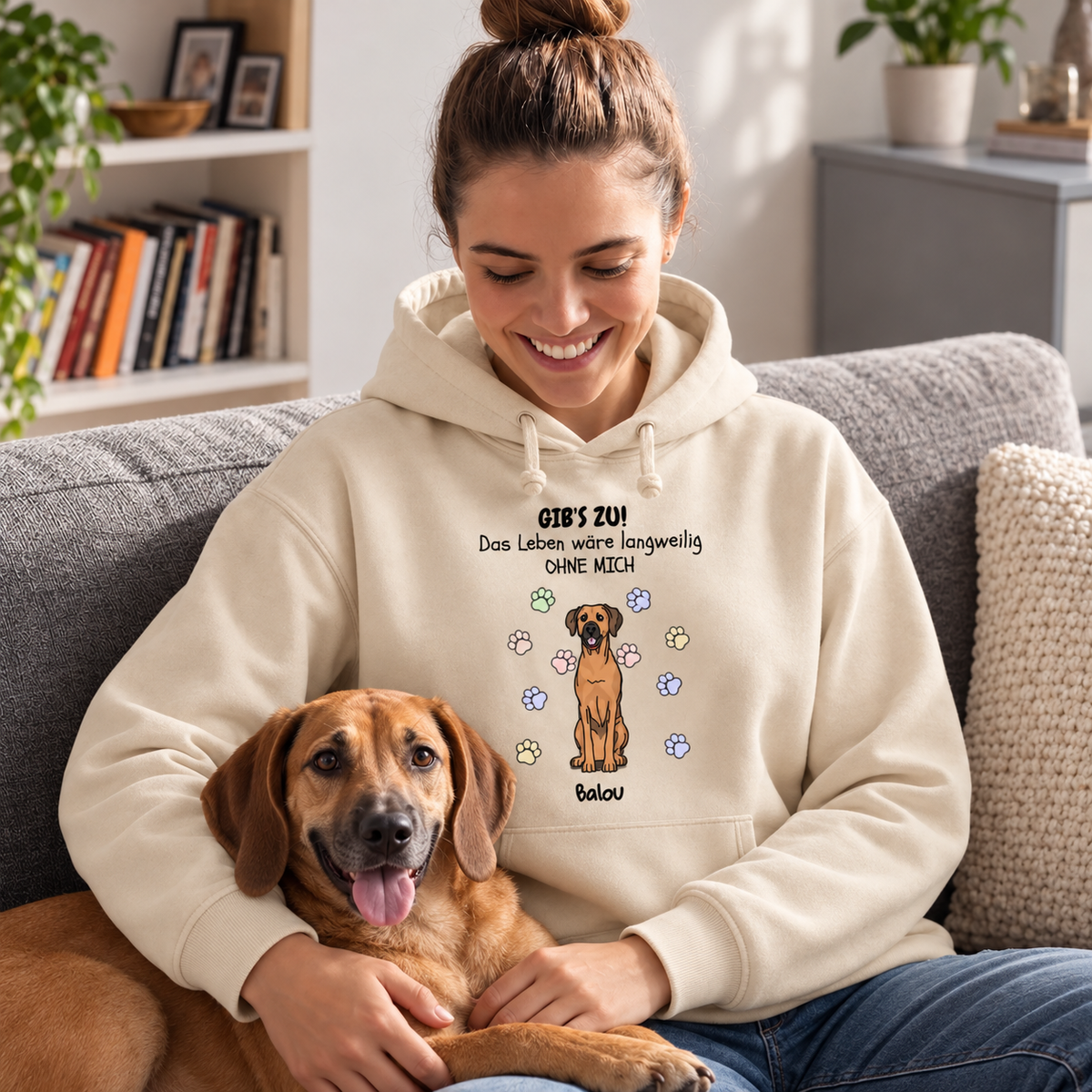 Beige Kapuzenpullover mit Hundemotiv und Text "Das Leben wäre langweilig ohne mich".