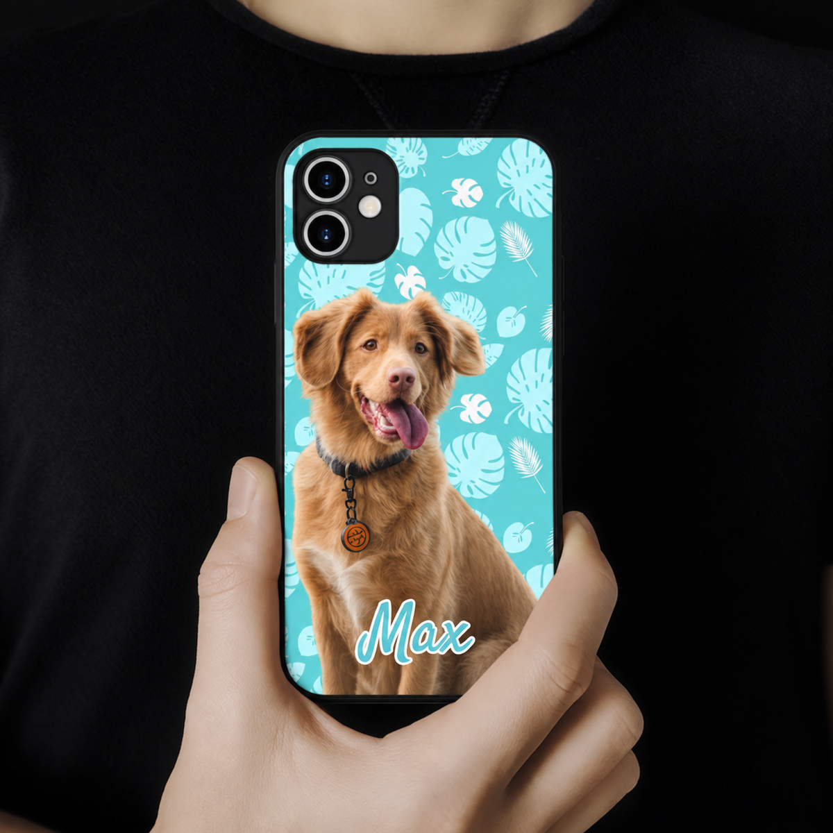 Personalisierte Handyhülle mit Hundebild und mintgrünem Muster. Name "Max" in blauer Schrift.