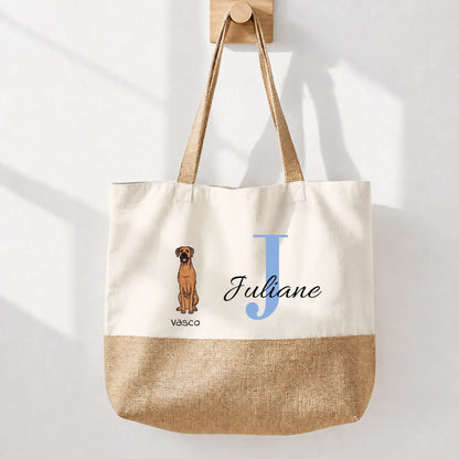 Personalisierte Einkaufstasche aus Canvas mit J, Name Juliane und Hundemotiv in beige und braun.