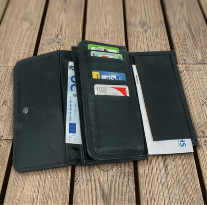 Schwarzes, personalisiertes Lederportemonnaie mit mehreren Kartenfächern und einem Geldscheinfach.