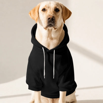 Schwarzer Hunde Hoodie mit Kapuze und Kordelzug für entspanntes Gassi gehen.