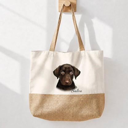 Personalisierte Einkaufstasche aus Baumwolle mit juteartigem Boden, bedruckt mit Haustierportrait eines Hundes.