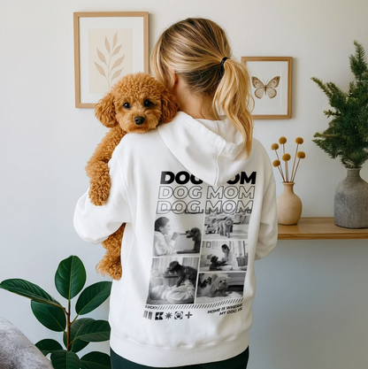 Weißer Hoodie mit "Dog Mom"-Grafik und Fotocollage auf der Rückseite, Person hält einen Hund.