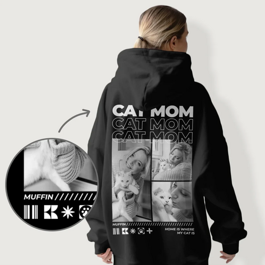 Schwarzer Hoodie mit "Cat Mom"-Aufdruck und Bildern von Katzen und einer Person.