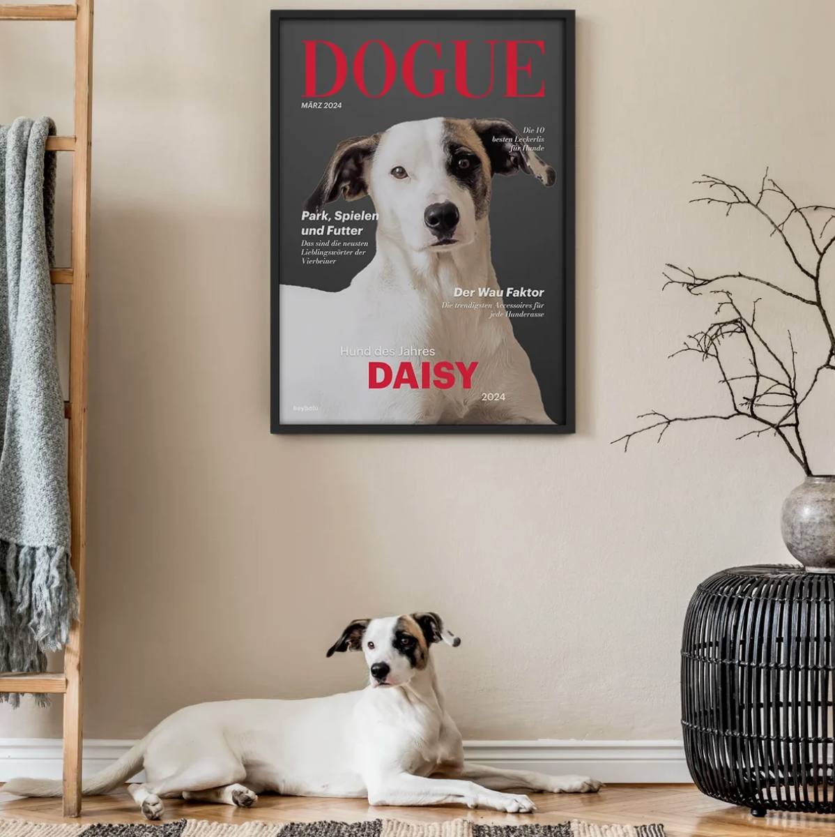 Gerahmtes Poster mit Hundebild und Text, farblich abgestimmt auf die Wandgestaltung.