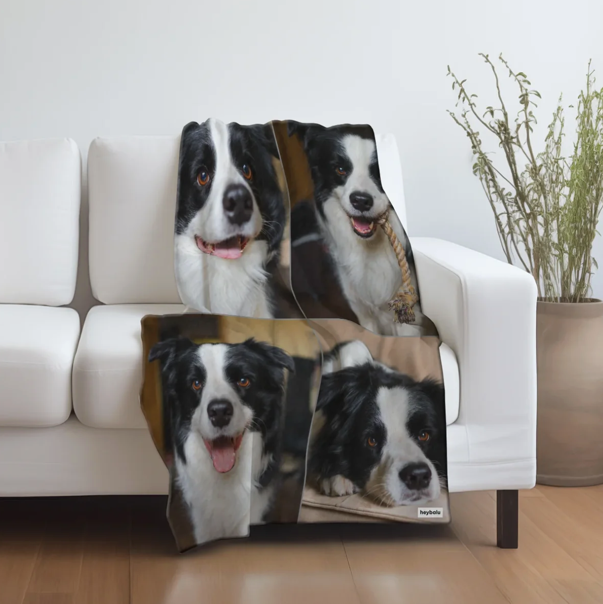 Personalisierte Decke mit Fotos eines Hundes, auf einer Couch drapiert.