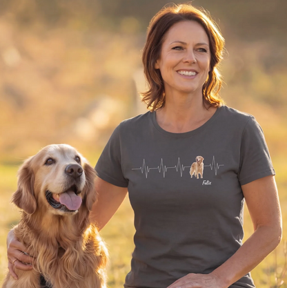 Dunkelgraues, personalisiertes T-Shirt mit Herzschlag-Design und Hundemotiv.