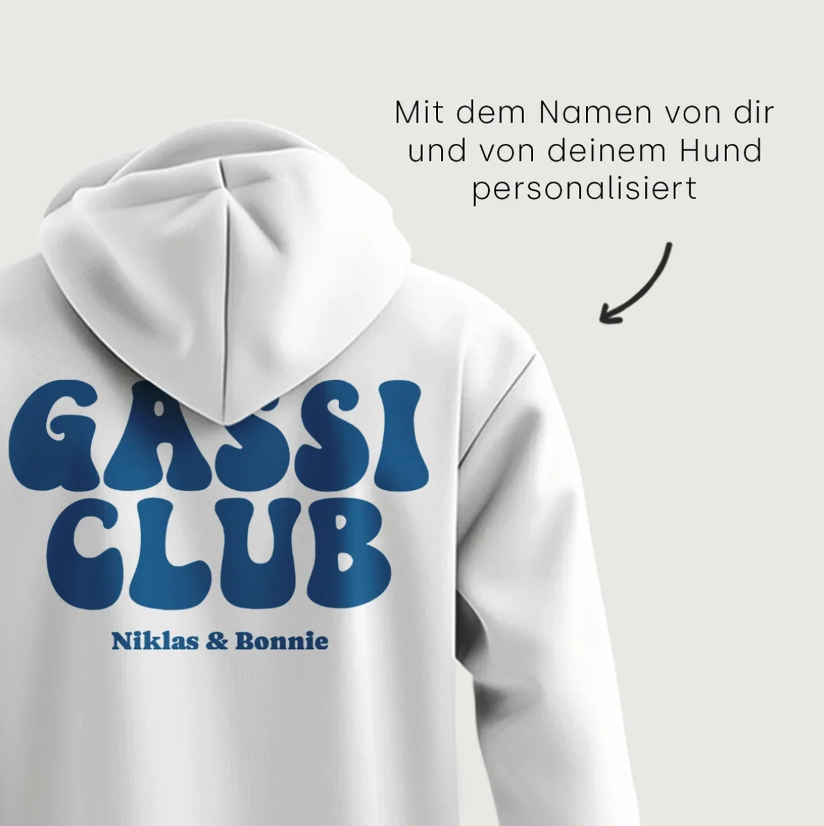 Personalisierter Hoodie in Weiß mit blauer Schrift "GASSI CLUB" und Namen "Niklas & Bonnie".