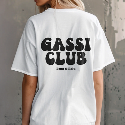 Weißes T-Shirt mit schwarzem Aufdruck "GASSI CLUB" und den Namen "Lena & Balu" auf dem Rücken.
