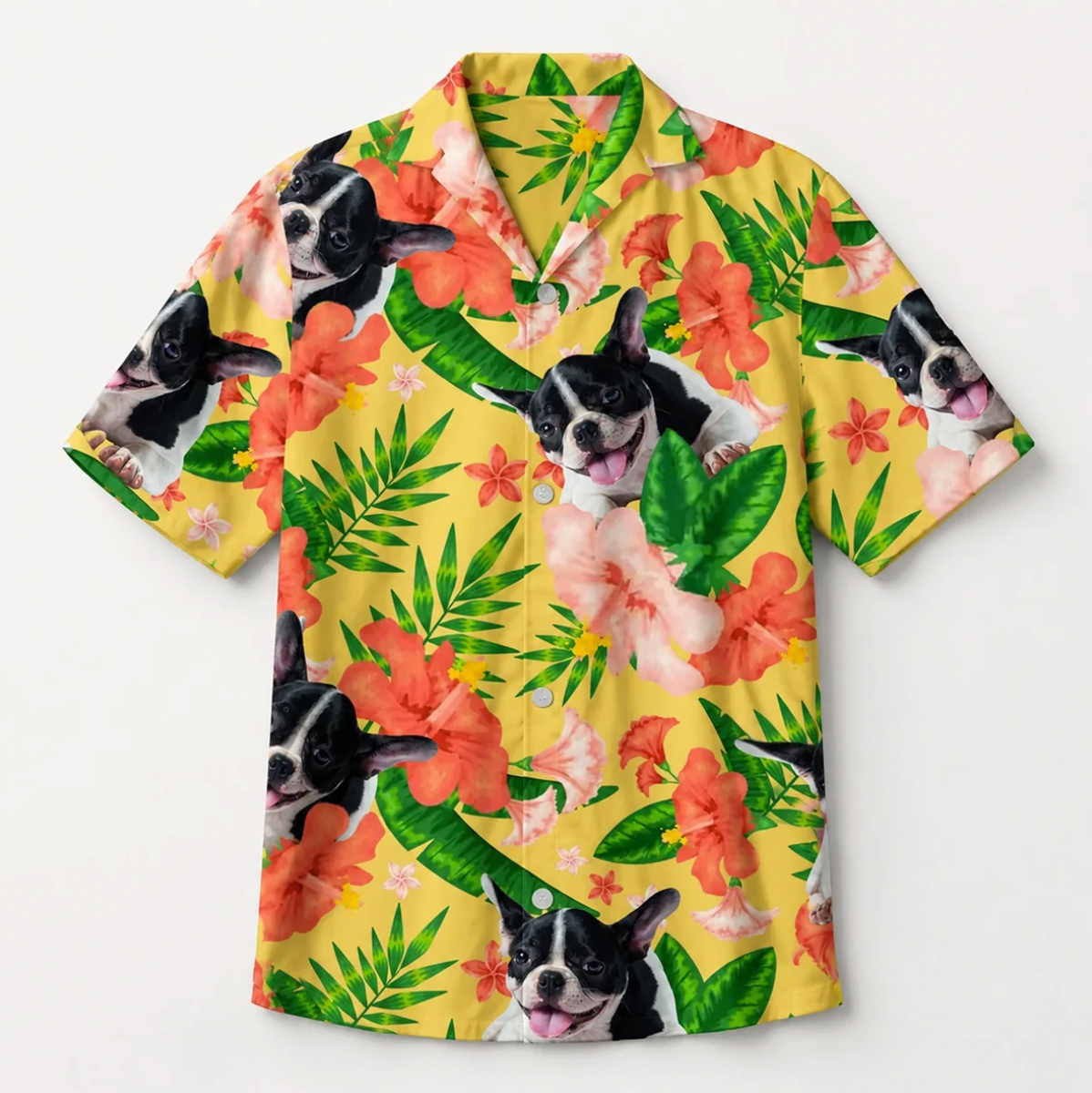 Personalisiertes Hawaiihemd mit buntem Muster aus Blumen und Hunden auf gelben Hintergrund.