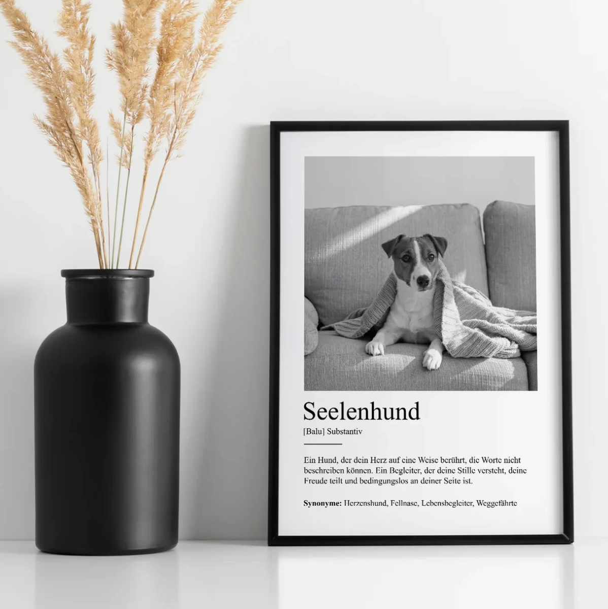 Personalisiertes Poster mit der Definition "Seelenhund" und Bild eines Hundes auf einem Sofa.