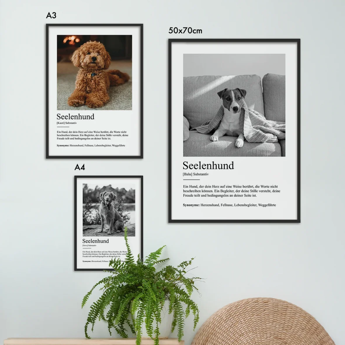 Drei personalisierte Poster zum Thema Seelentier in schwarz-weiß mit Hundebildern und Definitionen, gerahmt.