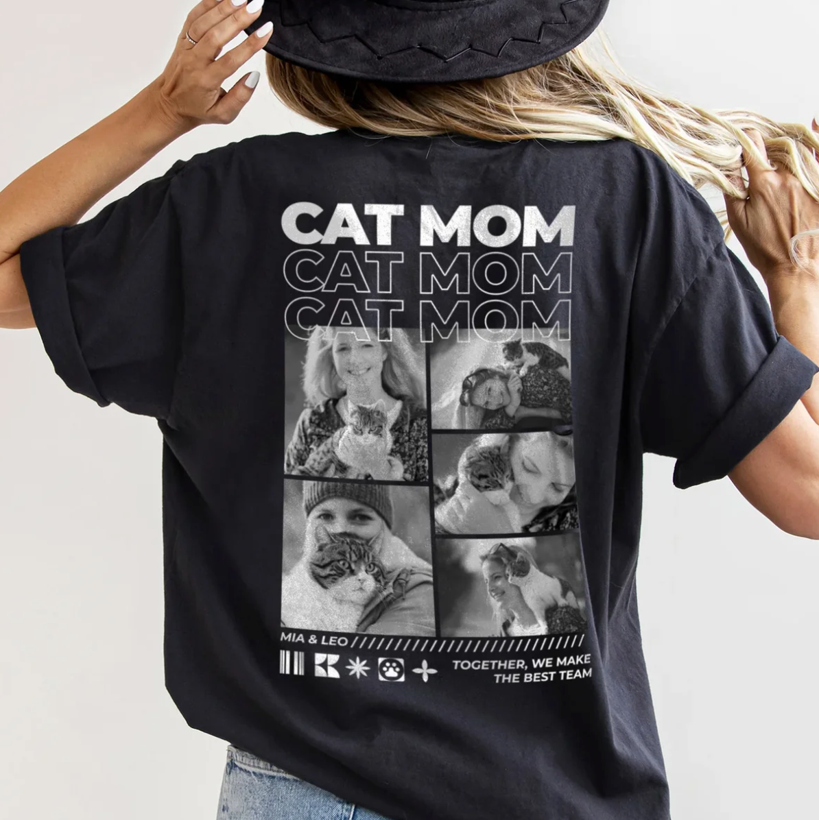 Schwarzes T-Shirt mit Fotocollage und Schriftzug "Cat Mom" auf der Rückseite.