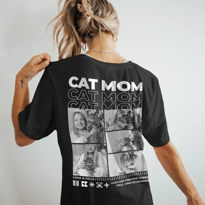 Schwarzes T-Shirt mit dem Aufdruck "CAT MOM" und Bildern von Katzen und einer Frau auf der Rückseite.