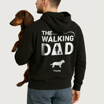 Schwarzer Hoodie mit personalisiertem Druck „The Walking Dad“ und Hundemotiven. Trägt ein Mann mit einem Hund.
