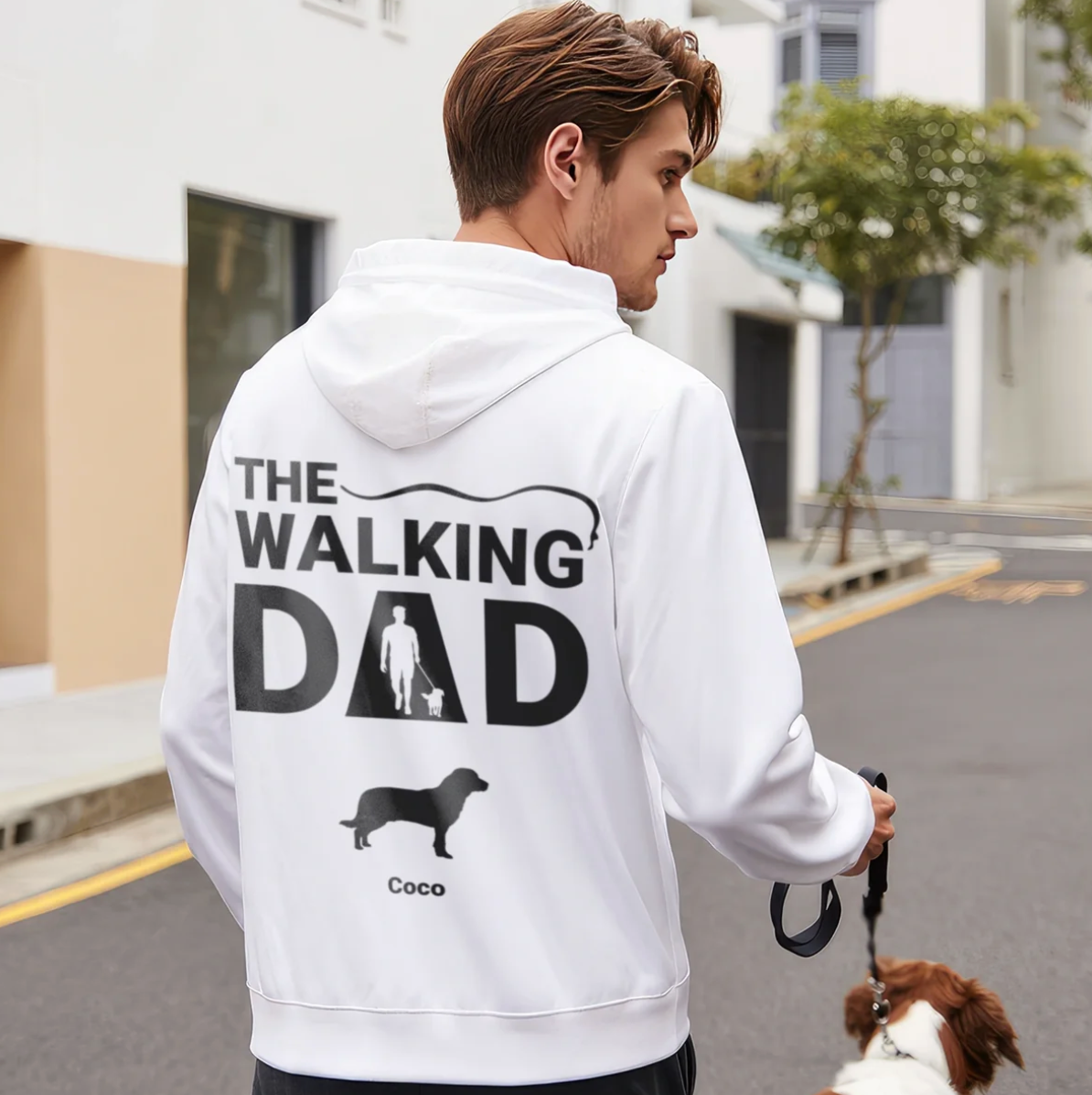 Weißer Hoodie mit dem Druck "THE WALKING DAD" und einer grafischen Darstellung von Hund und Mensch.