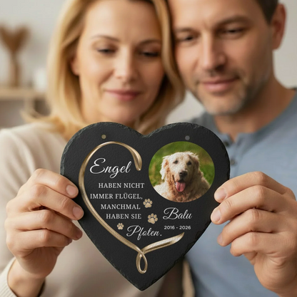 Personalisierte Schieferherz-Dekoration mit eingraviertem Text und Foto eines Hundes.