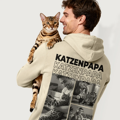 Hoodie in beige mit Aufdruck "Katzenpapa" und Bildern von Katzen. Trägt einen Mann mit einer Katze.