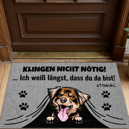 Personalisierte Fußmatte mit Hundemotiv und grauem Hintergrund, Aufschrift: "KLINGEN NICHT NÖTIG!